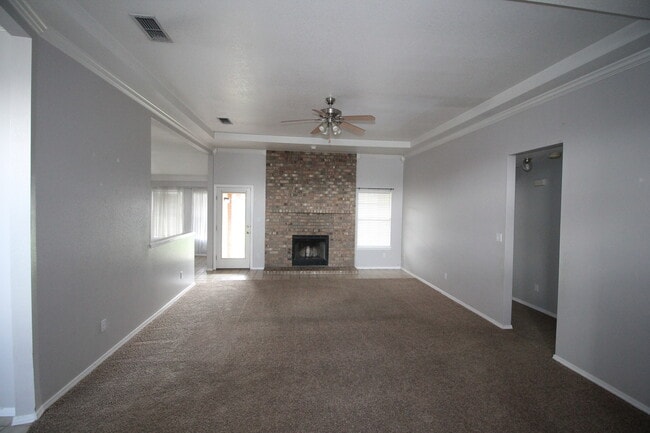 Building Photo - 2300 Northglen Dr