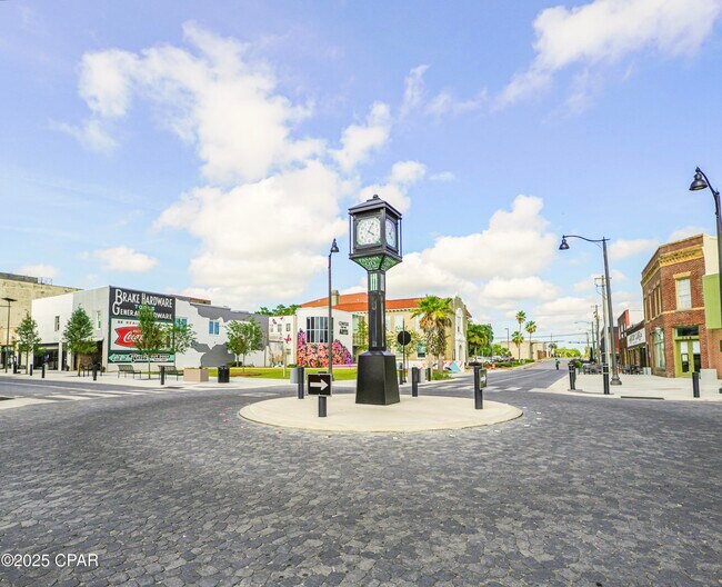 Building Photo - 9000 Parrot Pl