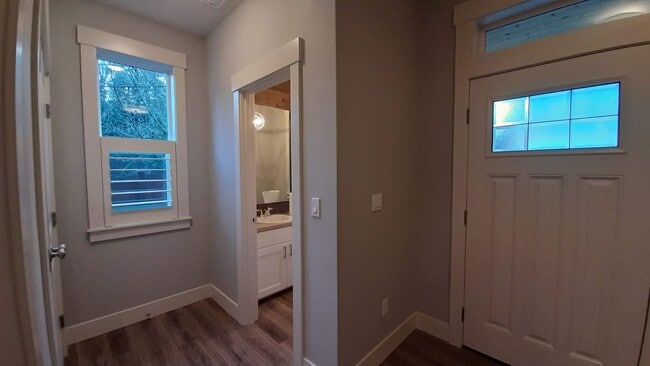 Building Photo - Magnificent Gig Harbor 4 Bed Home For Rent