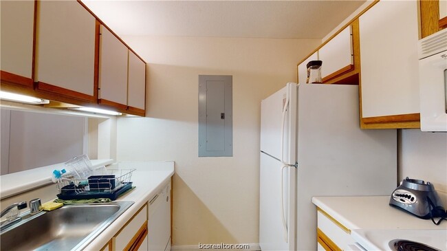 Building Photo - 529 Southwest PKWY Unit 102
