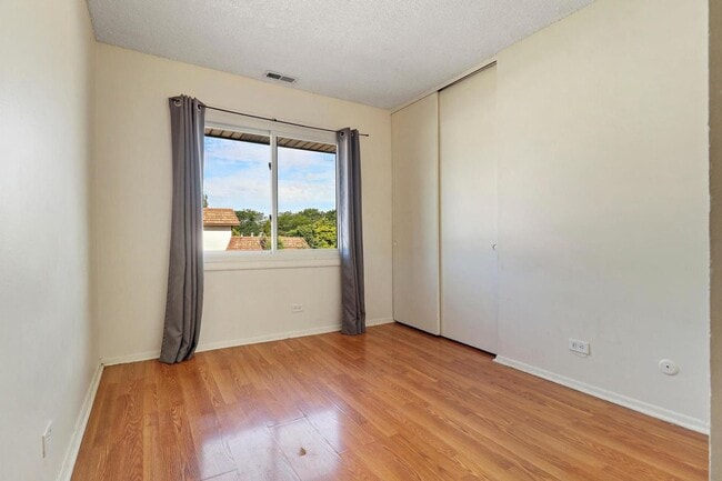 Building Photo - 5625 Ct Leona