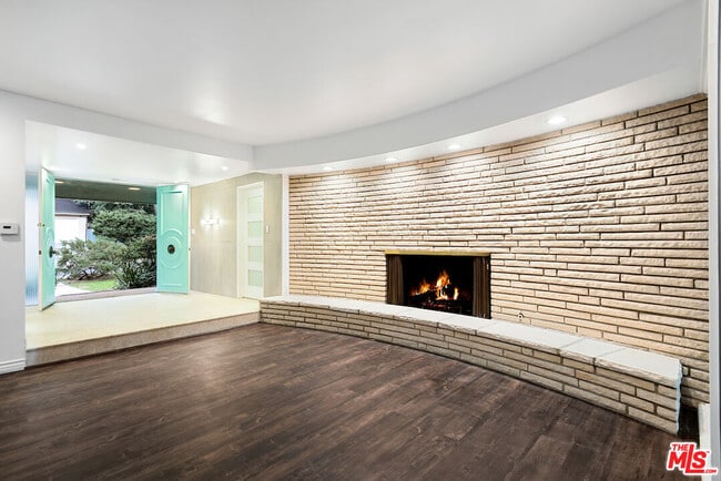 Building Photo - 3151 Oakdell Ln