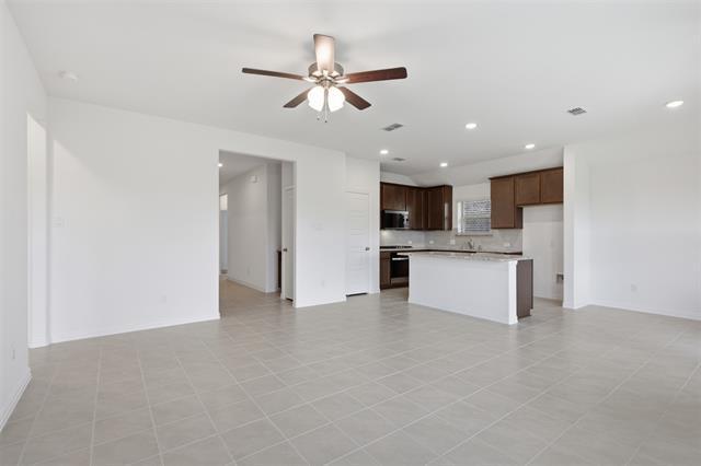 Building Photo - 825 Birdie Dr