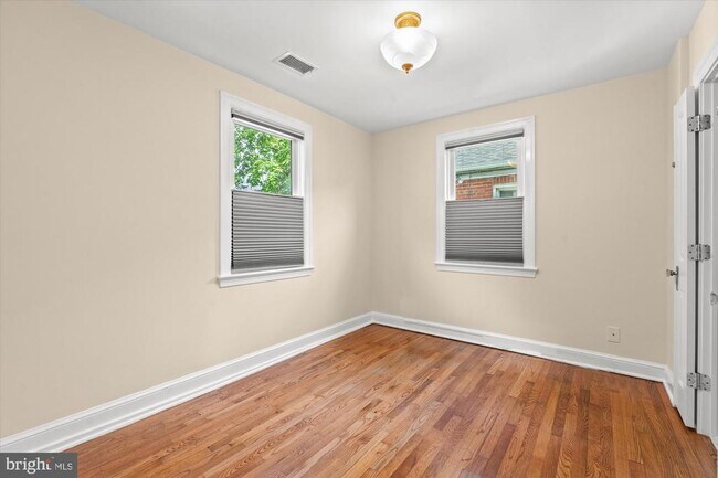 Building Photo - 16 E Braddock Rd