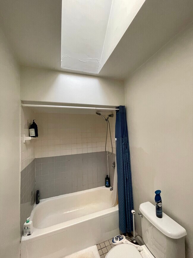 Building Photo - 6 Hingham St