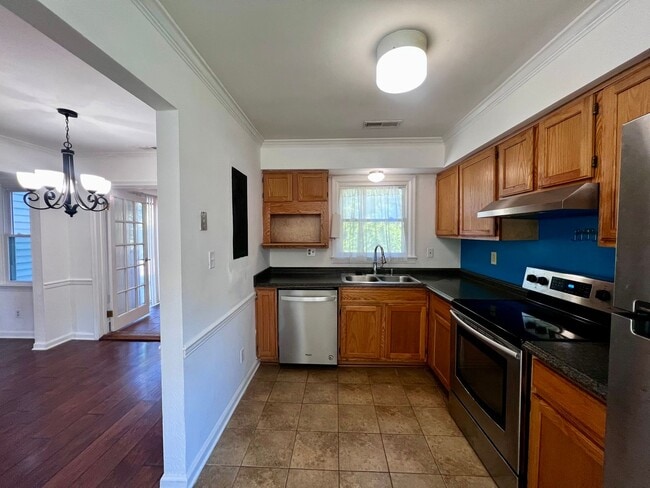 Building Photo - Must-See 3-Bedroom Home in Rosemont Forest!
