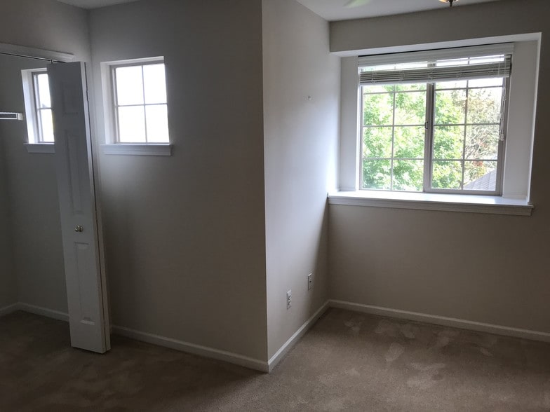 Building Photo - 7200 Lavender Ln