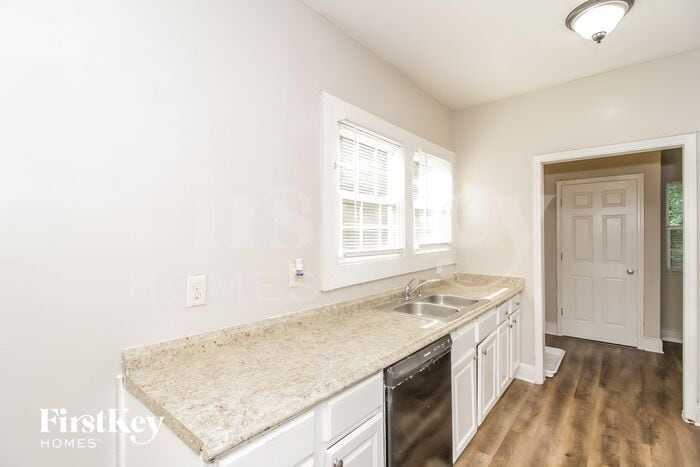Building Photo - 1387 Beecher St SW