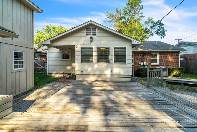 Building Photo - 5230 S Marion Ave