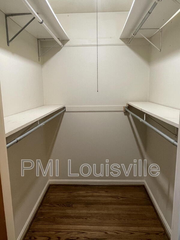 Building Photo - 9510 Gateway Dr