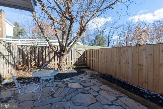 Building Photo - 3 Kingsbridge Ct