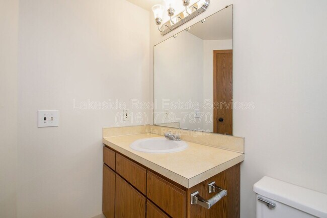 Building Photo - 2940 Earle Ave SW