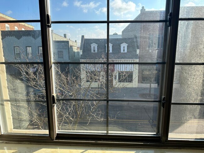 Building Photo - 137 N Center St