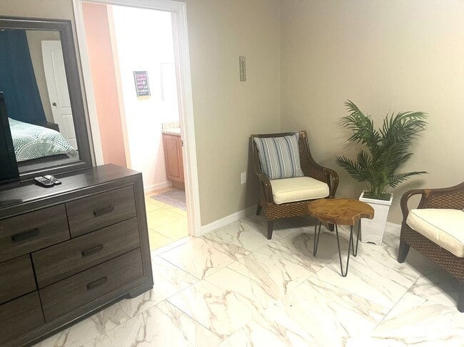 Building Photo - 701 SW McComb Ave