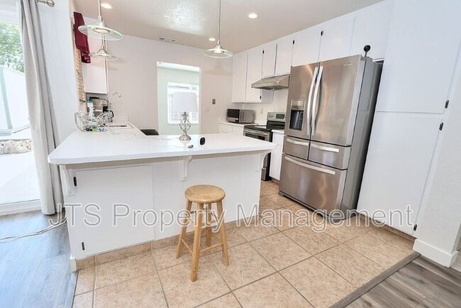 Building Photo - 6069 Kingwood Cir