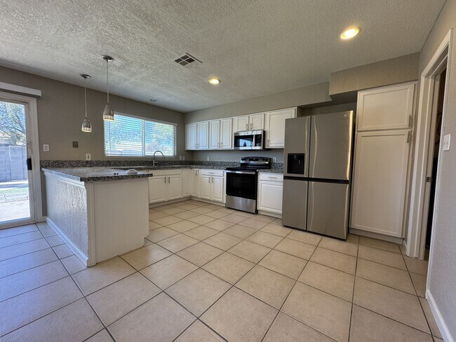 Building Photo - CORNER LOT 3 BEDROOM PLUS DEN WITH FIREPLACE AND LARGE YARD