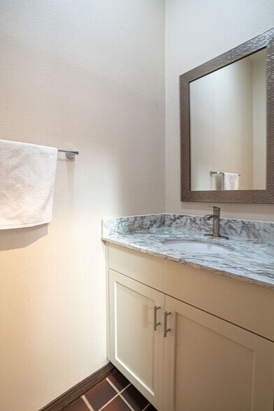 Building Photo - 73 Doescher Dr