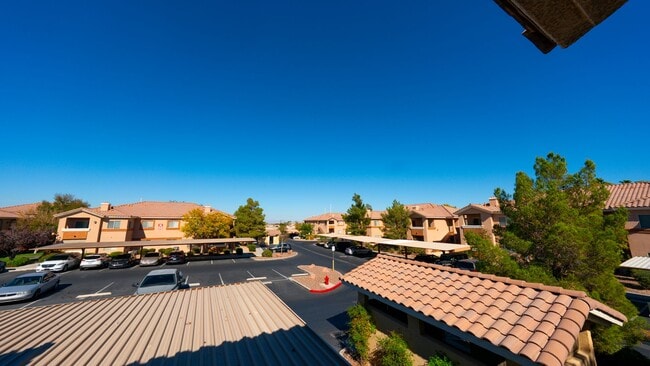 Building Photo - Charming 2bd 2bth Condo