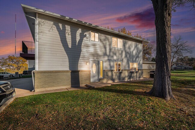 Building Photo - Updated 2 Bed 1 Bath Townhome in HAMPDEN VILLAS!