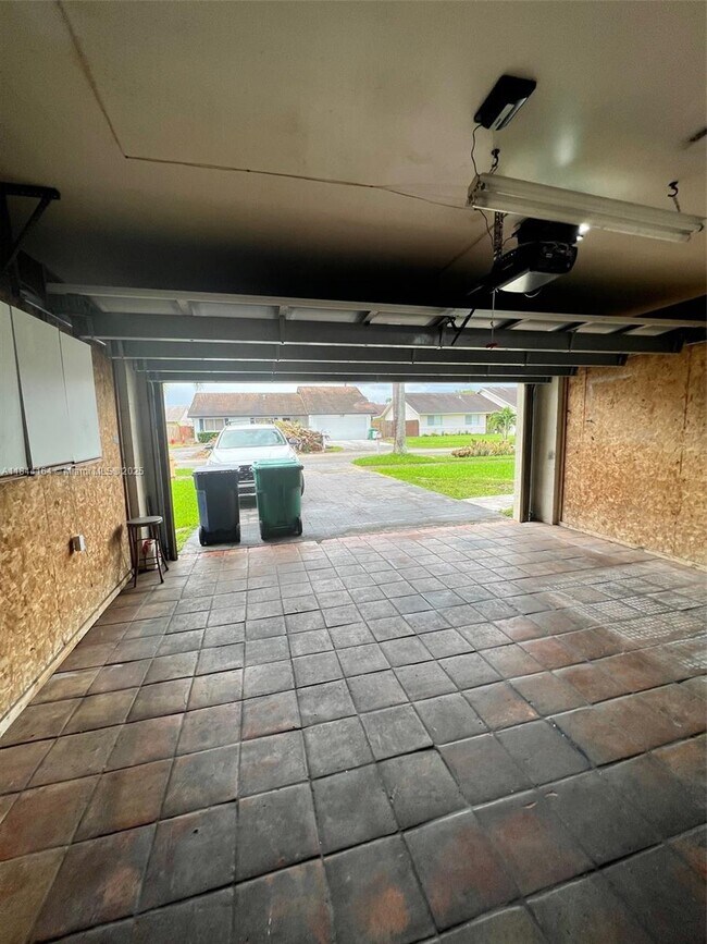 Building Photo - 10511 SW 145th Ct