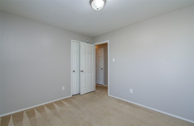 Building Photo - 5003 Riverbridge Ct
