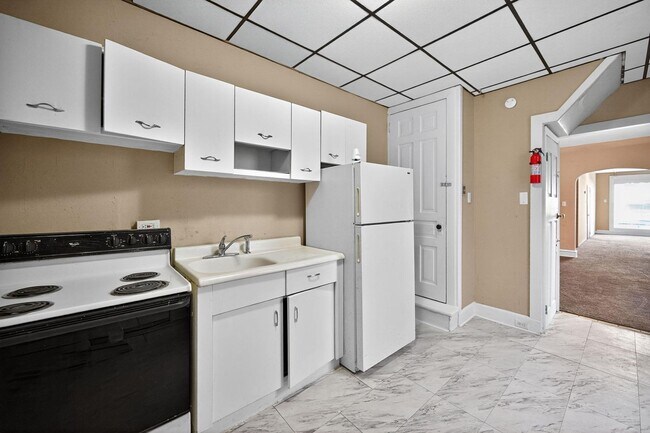 Building Photo - 827 N 10th St