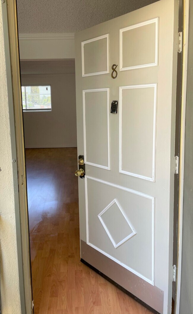 Building Photo - 4916 Hazeltine Ave