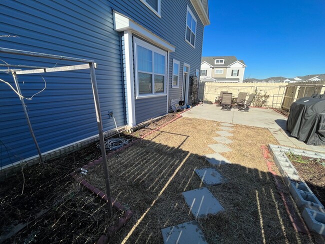 Building Photo - 4 Bedroom, 3.5 Bath Condo in Coveted Spenc...