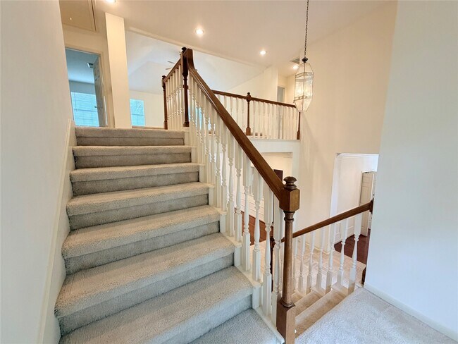 Building Photo - 3306 Vista Lake Dr