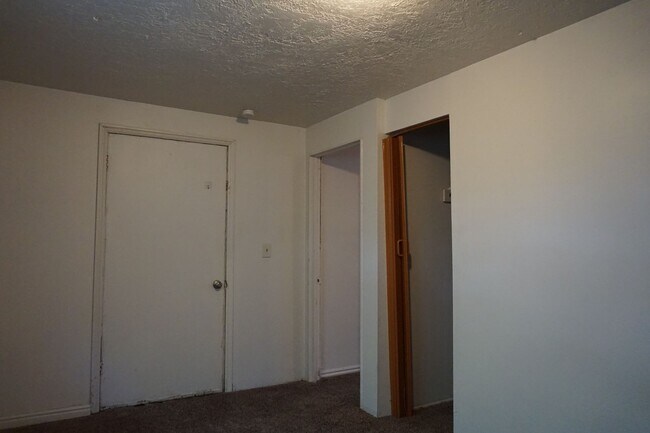 Building Photo - 3543 Valley Heights Dr