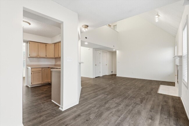 Building Photo - 417 N Village Cir