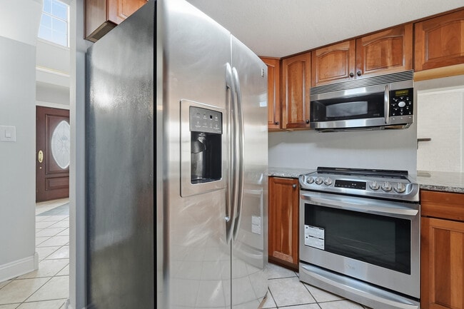 Building Photo - 120 Dyer St