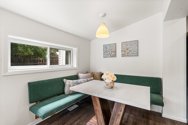 Building Photo - 571 S Taft St