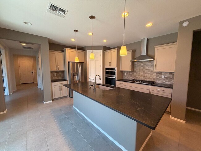 Building Photo - 2 Bed 2 Bath + Den Long-Term Rental in Anthem at Merrill Ranch!