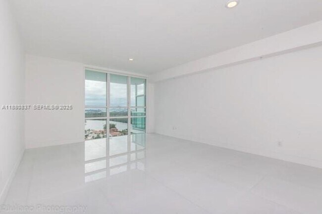 Building Photo - 400 Sunny Isles Blvd