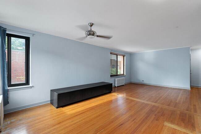 Building Photo - 1208 W Chase Ave
