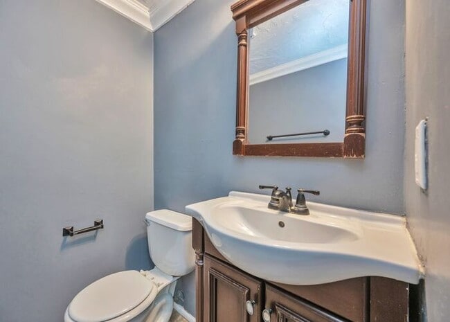 Building Photo - Awesome Rose Park Thouse in quiet community!