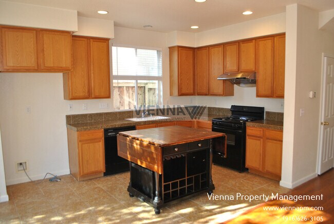 Building Photo - House for Rent in Natomas!