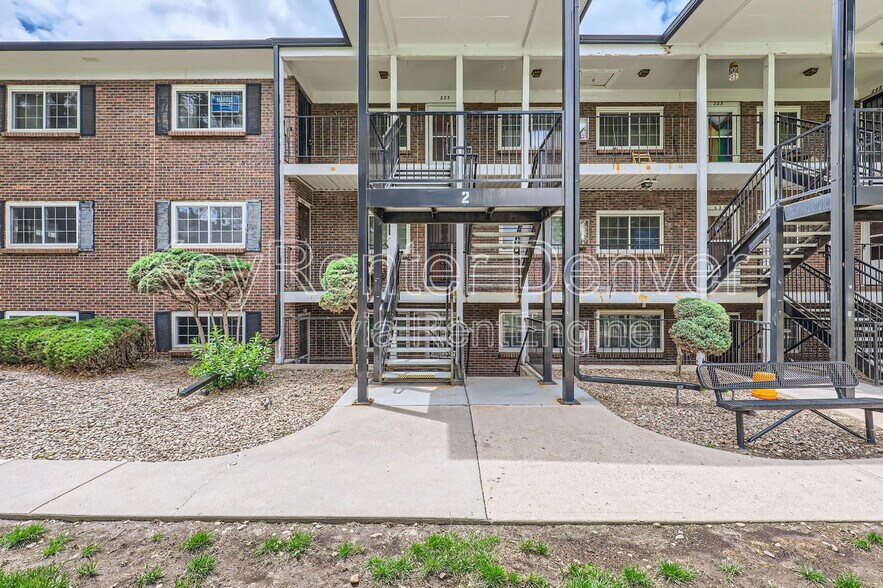 Primary Photo - 6800 E Tennessee Ave