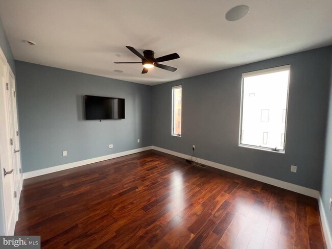 Building Photo - 423 Wallace St