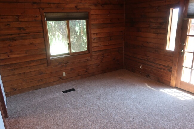 Building Photo - 3601 10th St SE