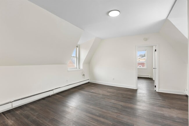 Building Photo - 676 Chestnut St