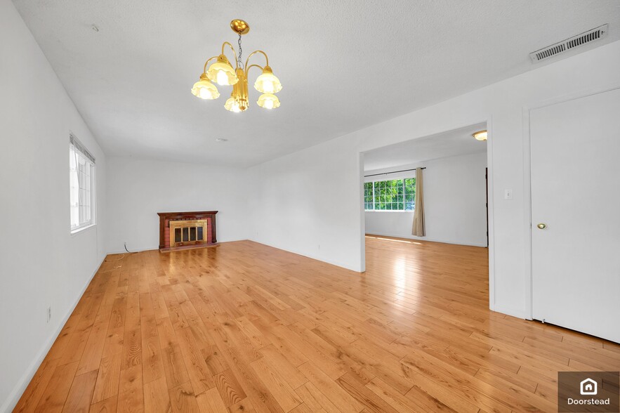 Building Photo - 3273 Cropley Ave
