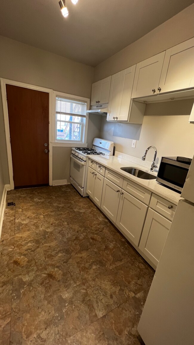 Building Photo - 1051 Desoto Rd