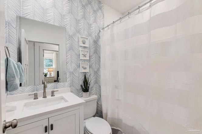 Building Photo - 4675 Geneva Dr