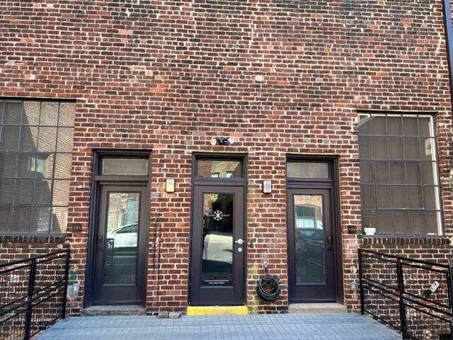 Rear Entry - 210 E Grace St