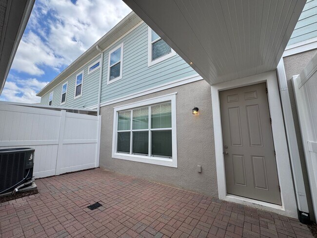 Building Photo - Available Now! Spacious 3-Bedroom Townhome with Fenced Yard in Winter Garden – Washer and Dryer I...