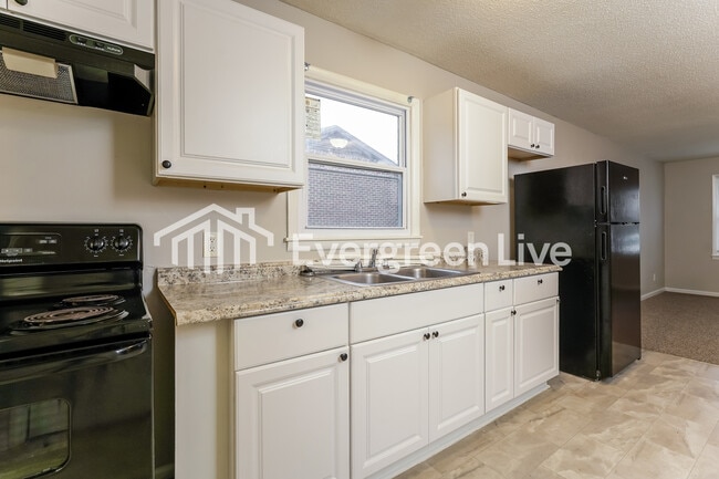 Building Photo - 904 Gordon St