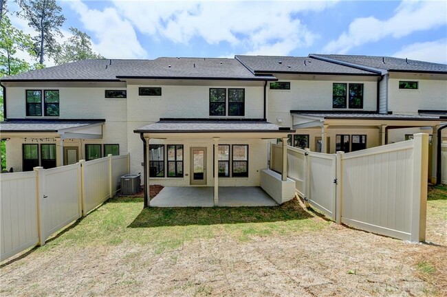 Building Photo - 204 Holsten Ln