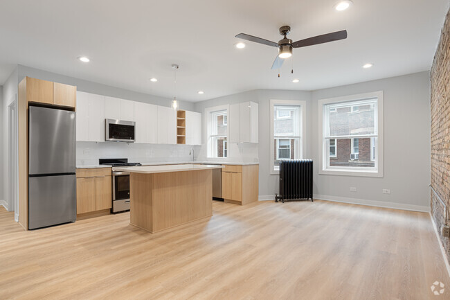 Building Photo - 7389 N Damen Ave